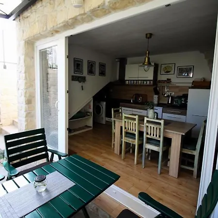 Hobbit Apartment *