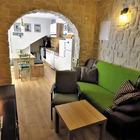 Apartment Hobbit *