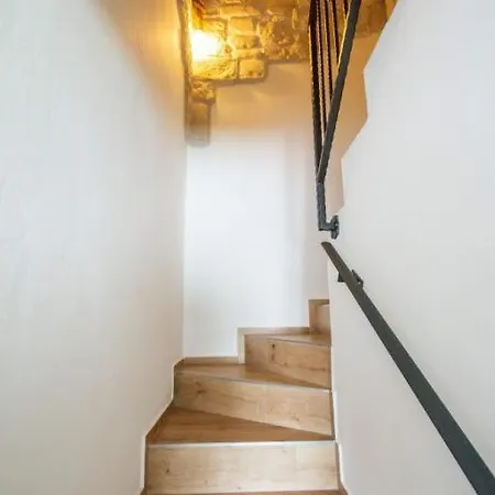 Hobbit Apartment *