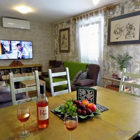 Apartment Hobbit *